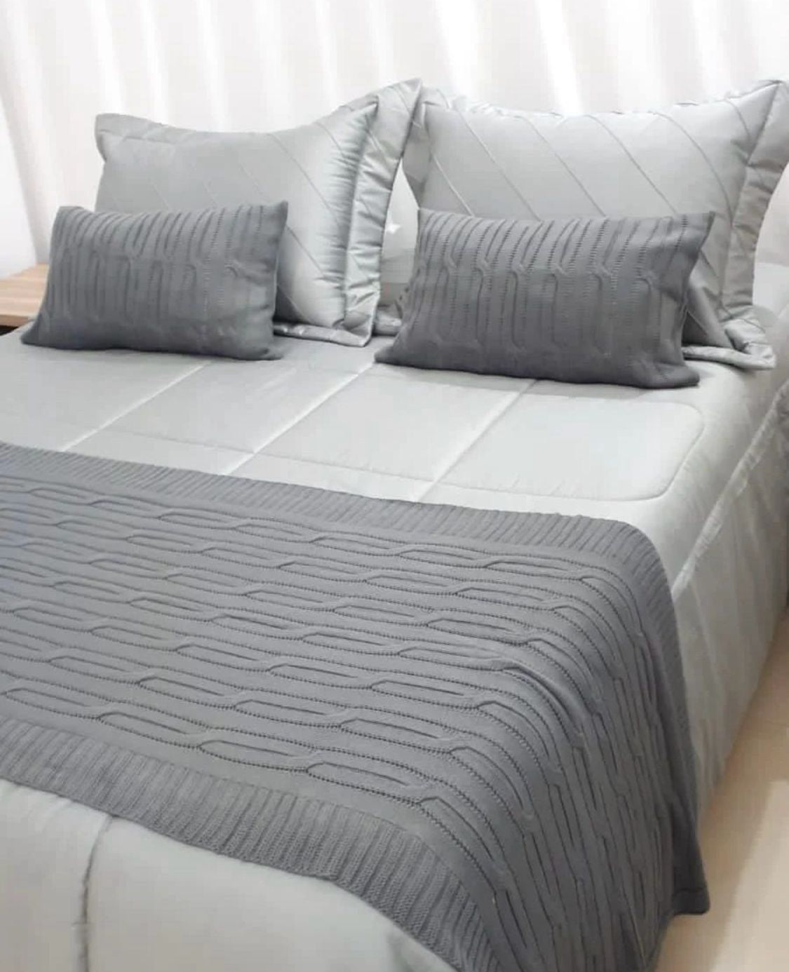 Cobre-Leito 100% Algodão Egípcio 600 Fios – Bordado Premium com Peseira